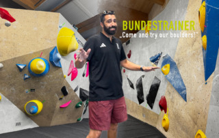 Bundestrainer bietet eine Challenge an und erklärt wie